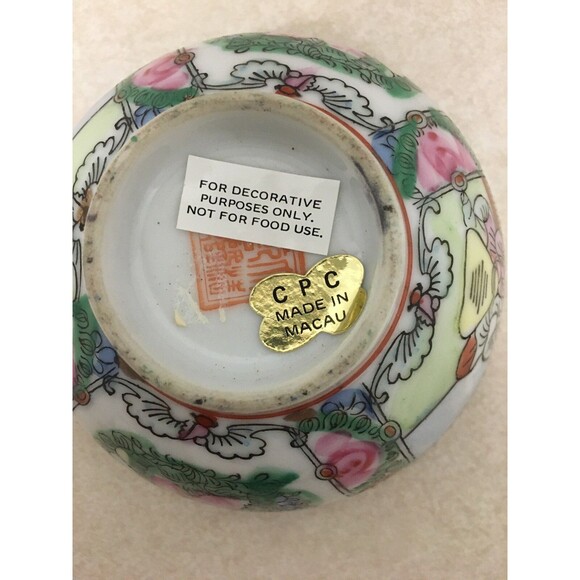 Vintage Famille Rose Decorative Porcelain Hand Painted Bowl 2.25"H Macau - Picture 4 of 4